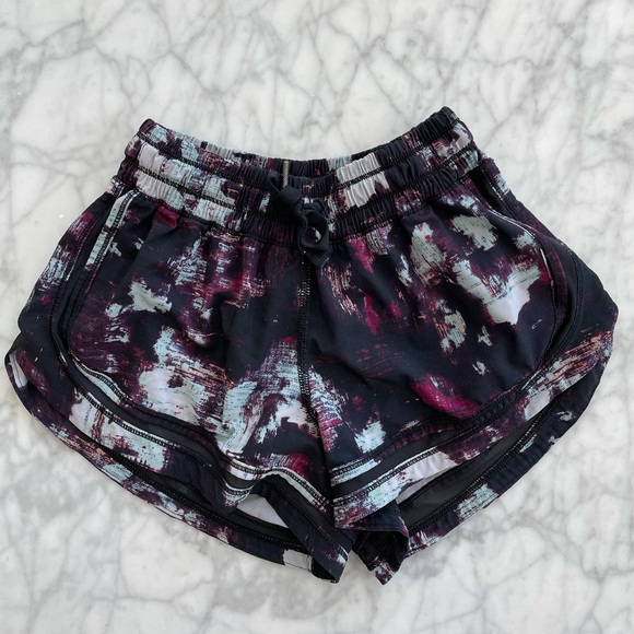 Lululemon 💗 shorts limited edition - Picture 1 of 4